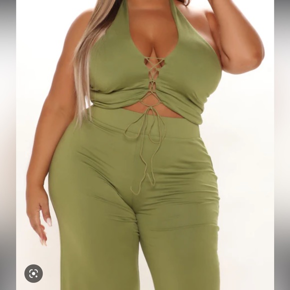 💚💫Green Pant set straps crop halter top and wide leg pants - Picture 3 of 5